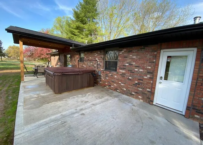Hébergement de vacances Private 4 Bedroom With A Hot Tub *