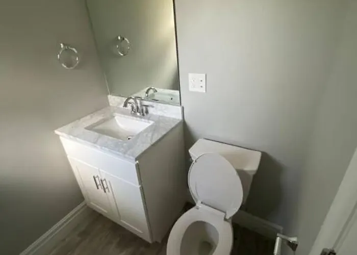 Private 4 Bedroom With A Hot Tub