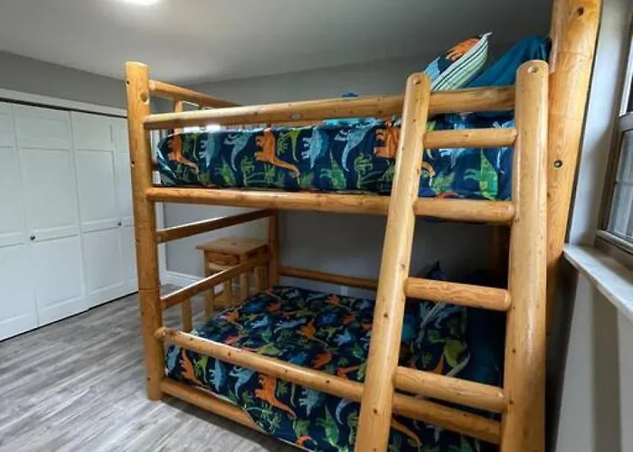 Private 4 Bedroom With A Hot Tub Hébergement de vacances
