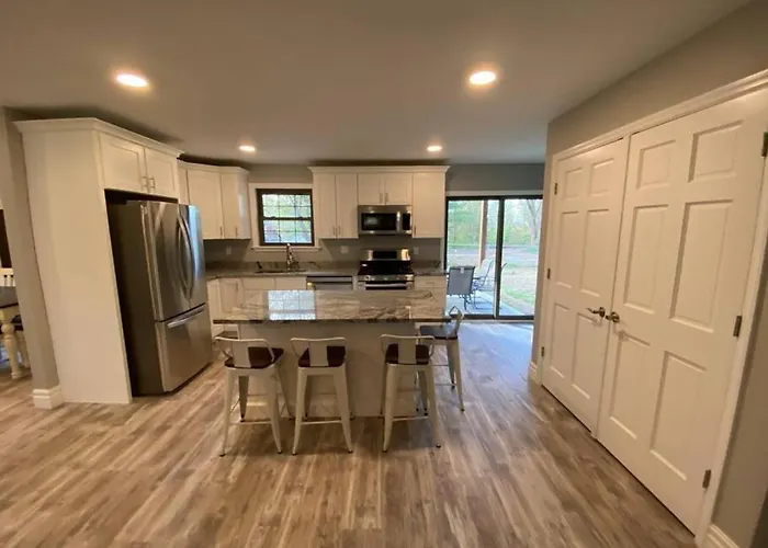 Private 4 Bedroom With A Hot Tub Hébergement de vacances *