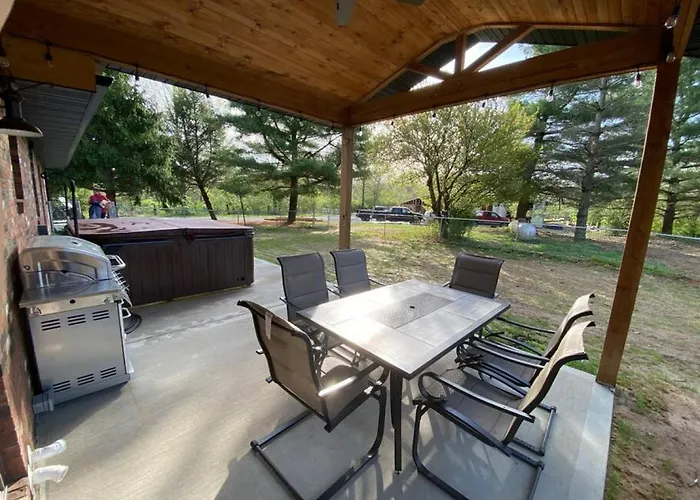 Private 4 Bedroom With A Hot Tub * Caseyville