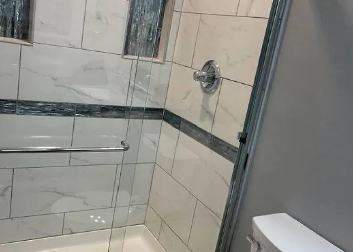 Private 4 Bedroom With A Hot Tub Caseyville