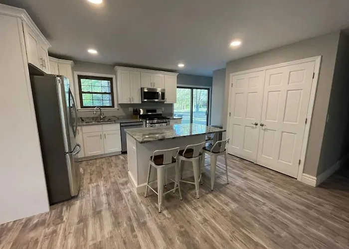 Private 4 Bedroom With A Hot Tub * Caseyville