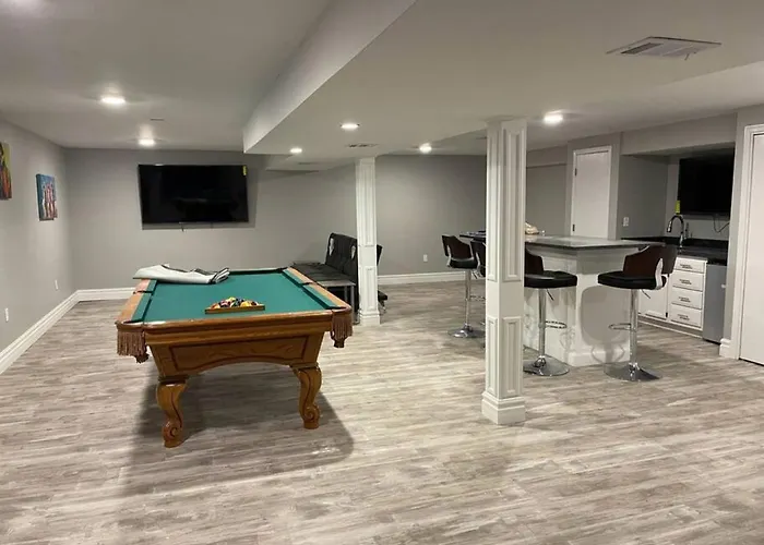 Private 4 Bedroom With A Hot Tub Hébergement de vacances